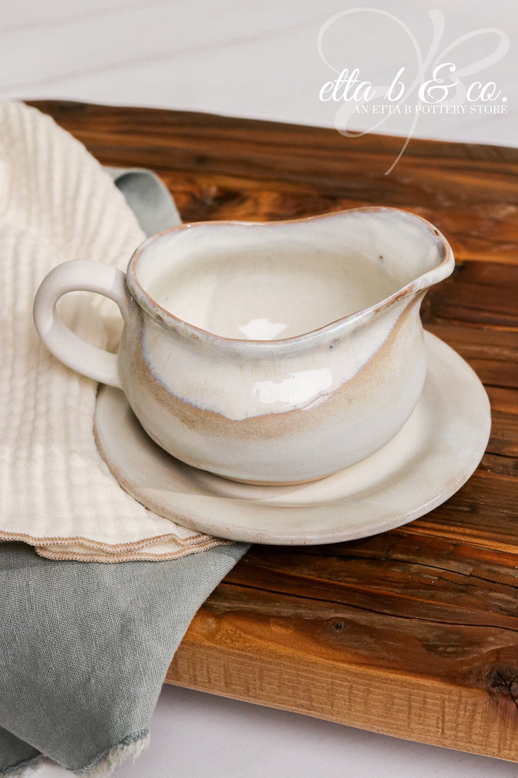 Gravy Boat & Saucer Set
