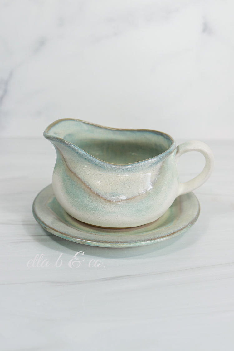 Gravy Boat & Saucer Set