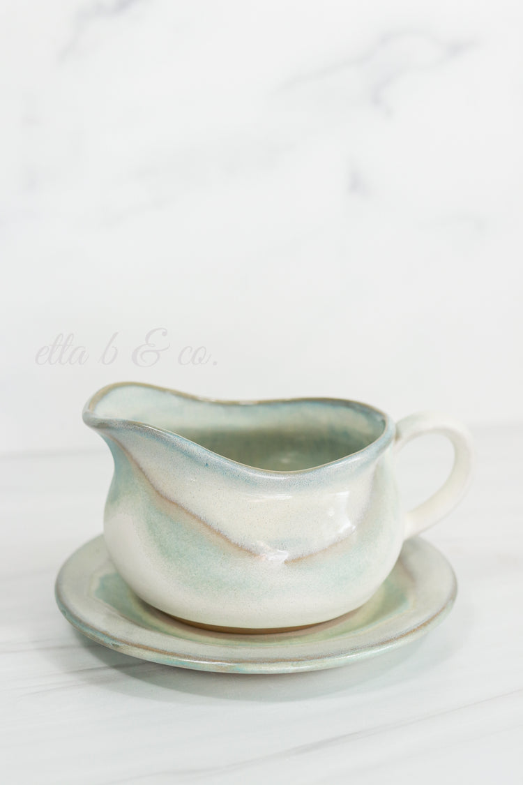 Gravy Boat & Saucer Set