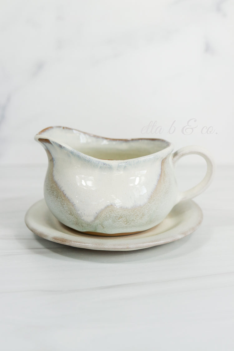 Gravy Boat & Saucer Set