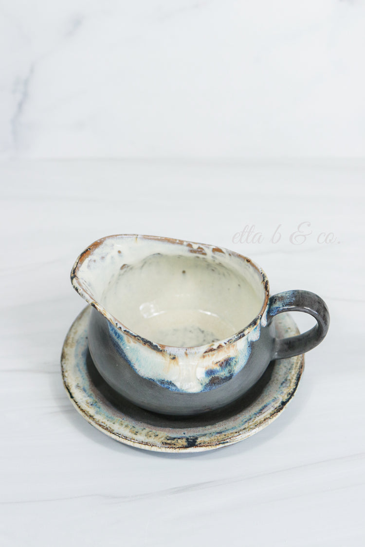 Gravy Boat & Saucer Set