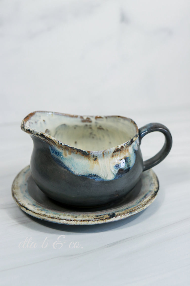 Gravy Boat & Saucer Set