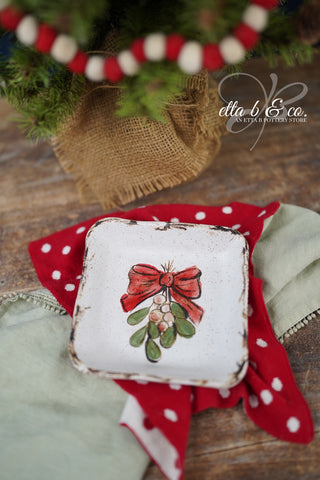 Merry Mistletoe Dish